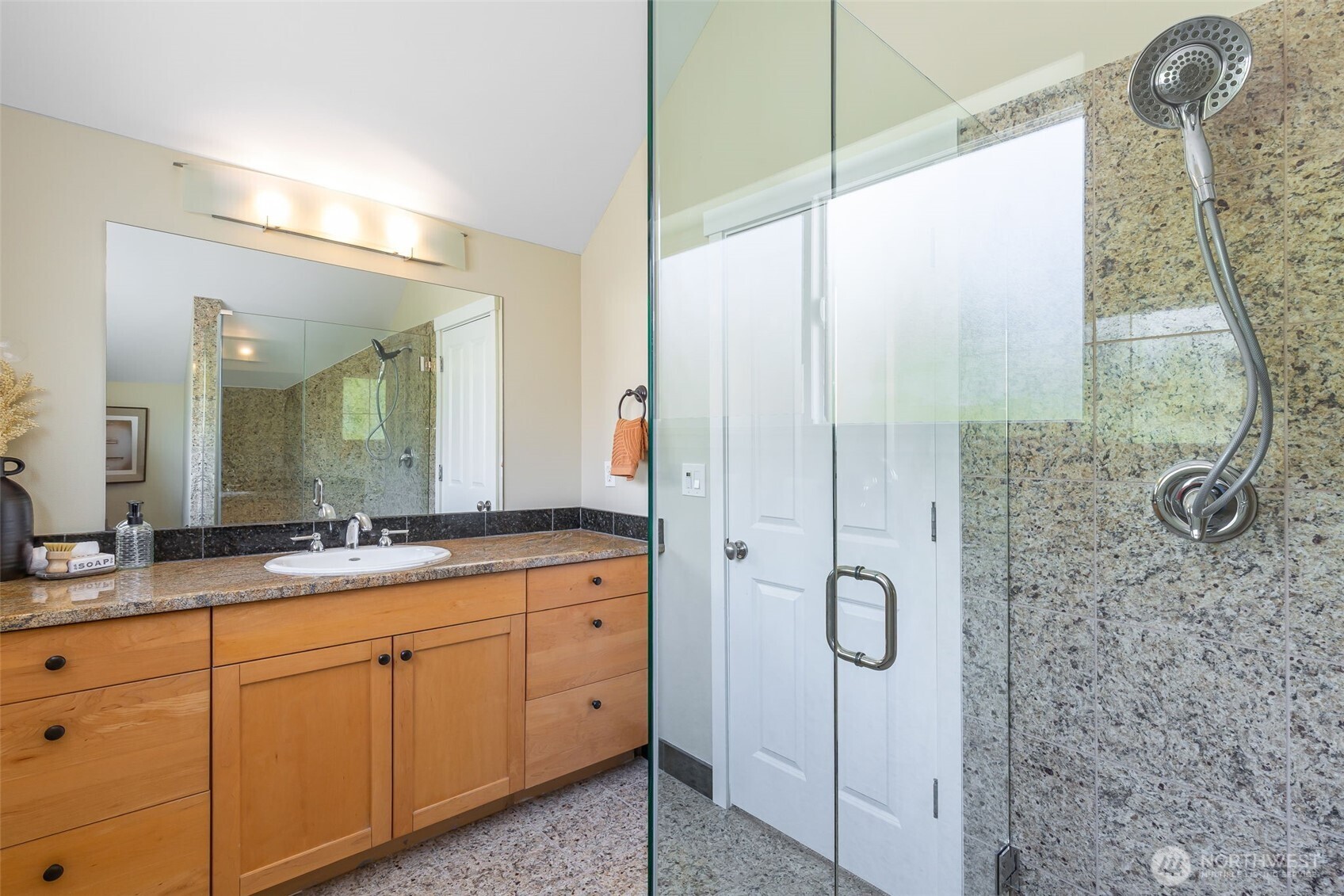 1011 North 50th Street, Unit D Seattle, WA 98103 - Photo 26 of 33