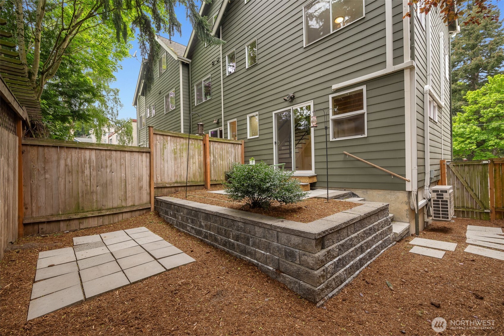 1011 North 50th Street, Unit D Seattle, WA 98103 - Photo 29 of 33