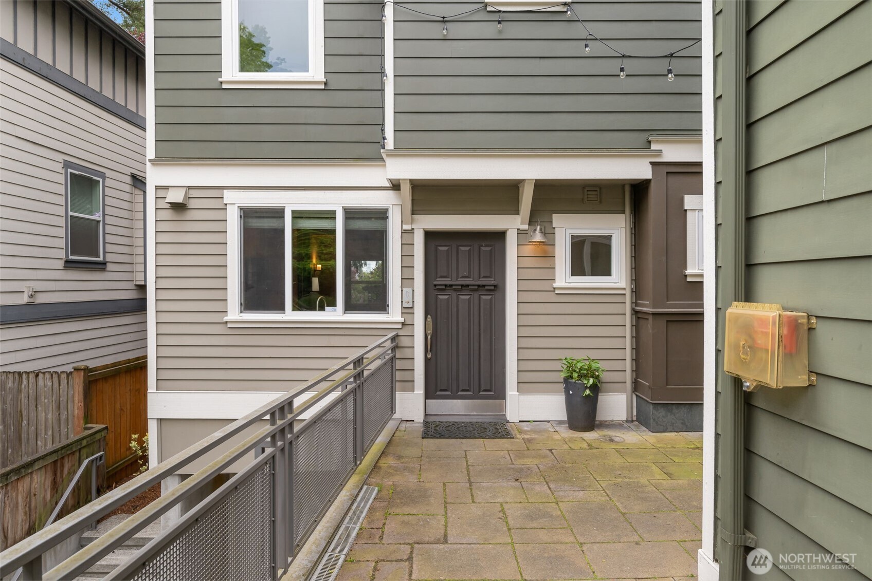 1011 North 50th Street, Unit D Seattle, WA 98103 - Photo 3 of 33