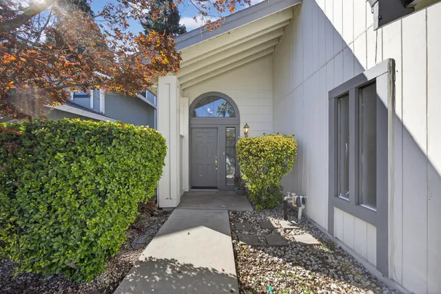 a view of a back yard of the house