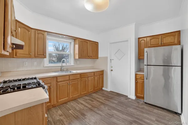 $3,650 | 4 Amackassin Terrace, Unit 2, Yonkers, NY 10703