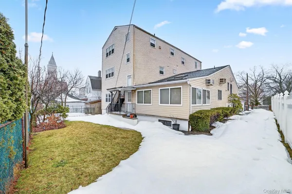 $3,650 | 4 Amackassin Terrace, Unit 2, Yonkers, NY 10703