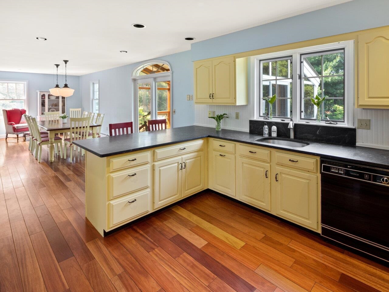 194 Turtle Pond Road Williston, VT 05495 - Photo 11 of 38 Gallery Image 11