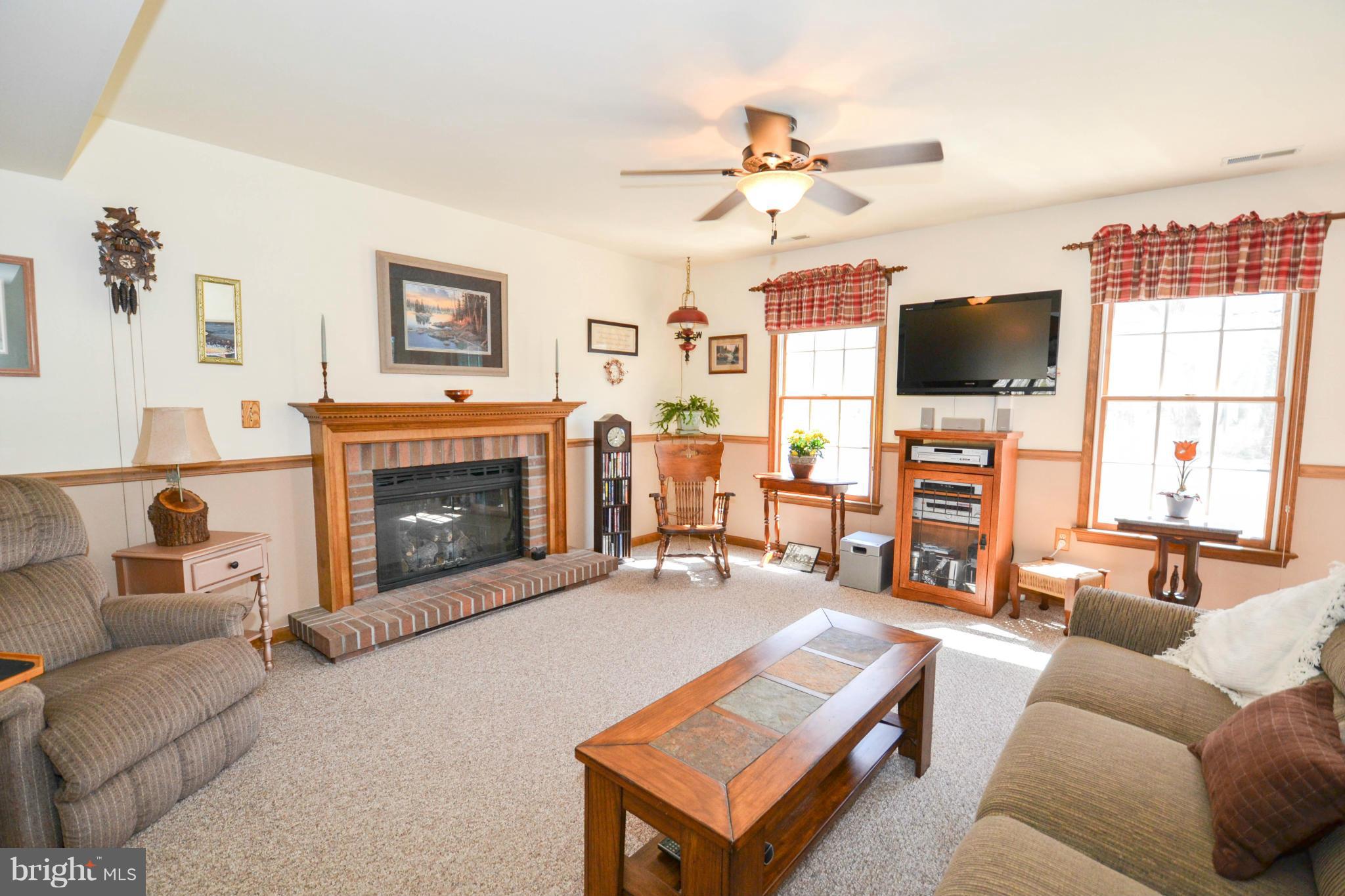 1504 Cedarhurst Road Shady Side, MD 20764 - Photo 11 of 20 Living Room