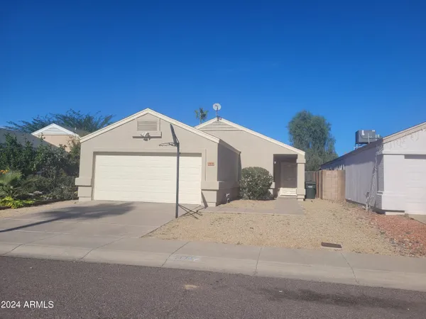 $1,950 | 2874 West Muriel Drive, Phoenix, AZ 85053