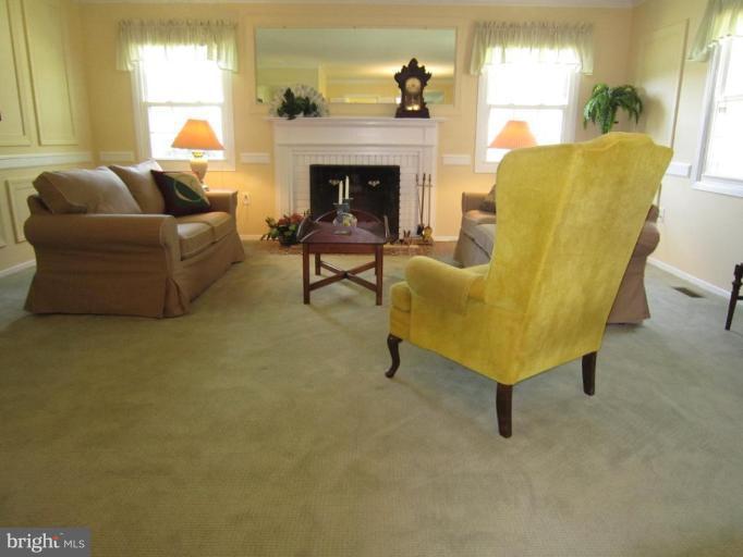 9204 Lawnview Lane Laurel, MD 20708 - Photo 9 of 24 Decorative Trim highlights Main Living Areas