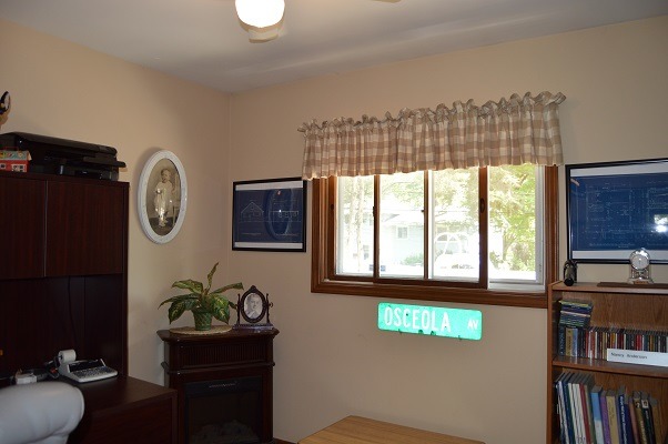995 Ruth Drive Elgin, IL 60123 - Photo 13 of 23 a view of a workspace with a window