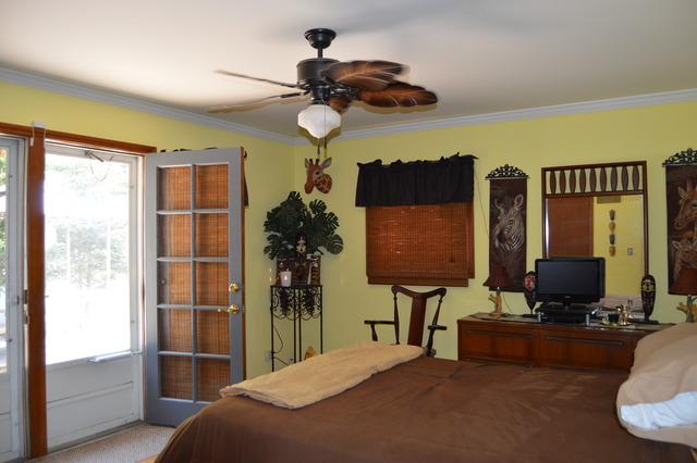 995 Ruth Drive Elgin, IL 60123 - Photo 8 of 23 a bedroom with furniture and a bed