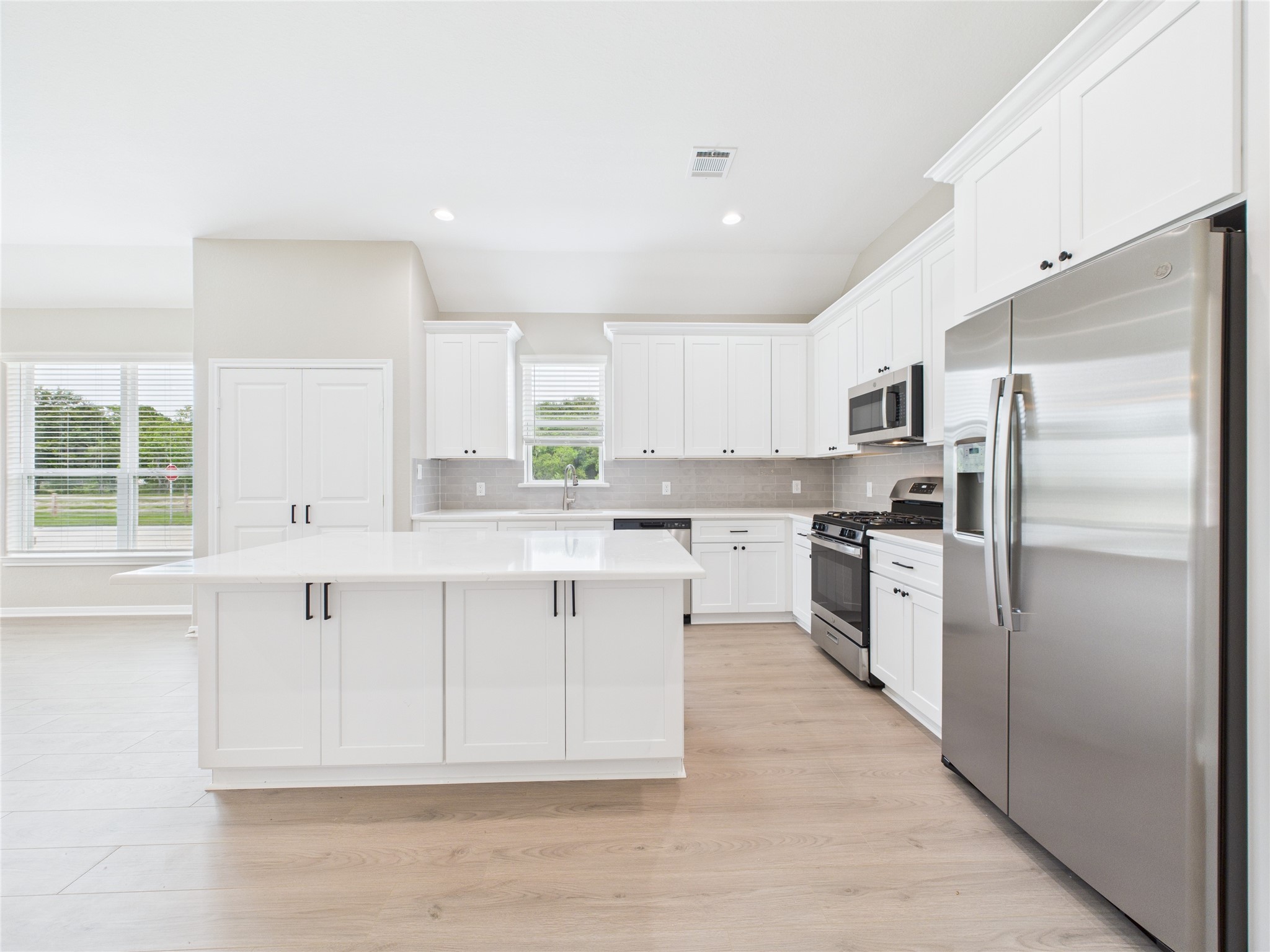 15826 Sugar Maple Lane Santa Fe, TX 77517 - Photo 11 of 42