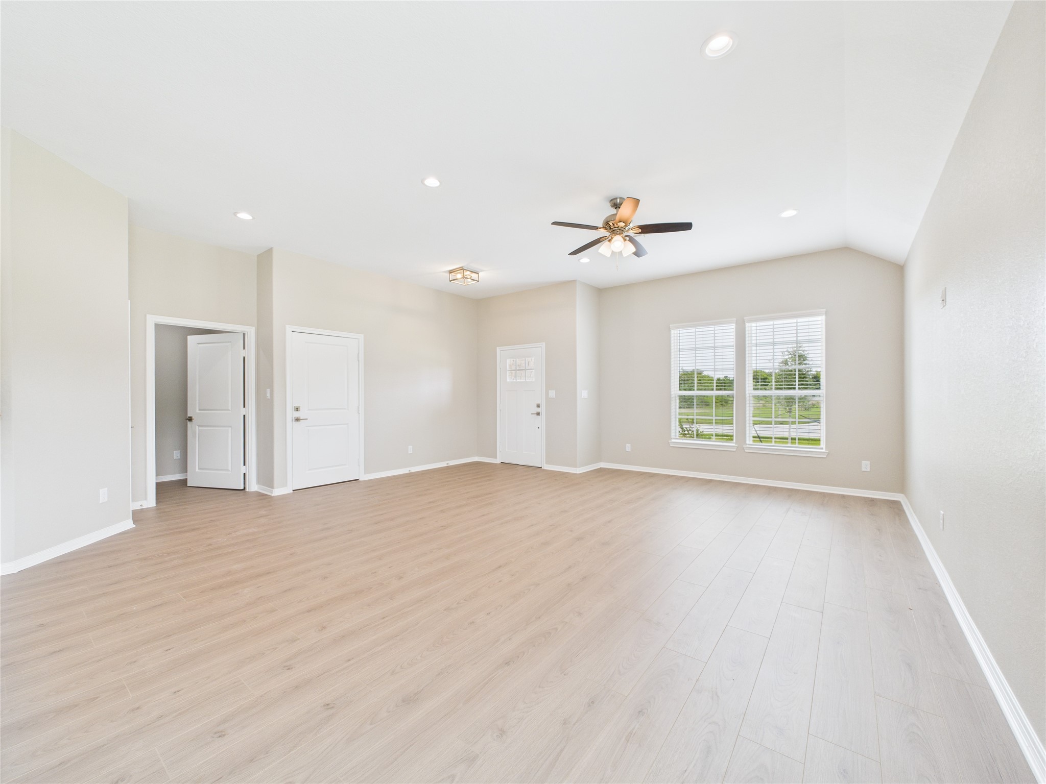 15826 Sugar Maple Lane Santa Fe, TX 77517 - Photo 9 of 42