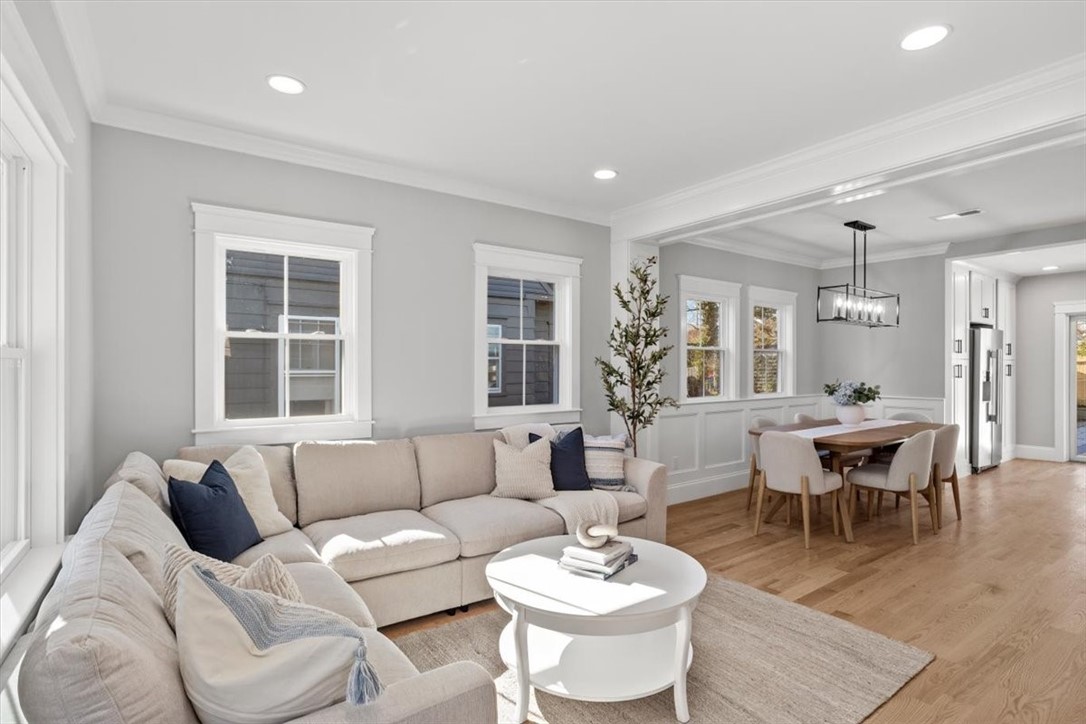 9 Whitwell Place Newport, RI 02840 - Photo 4 of 42