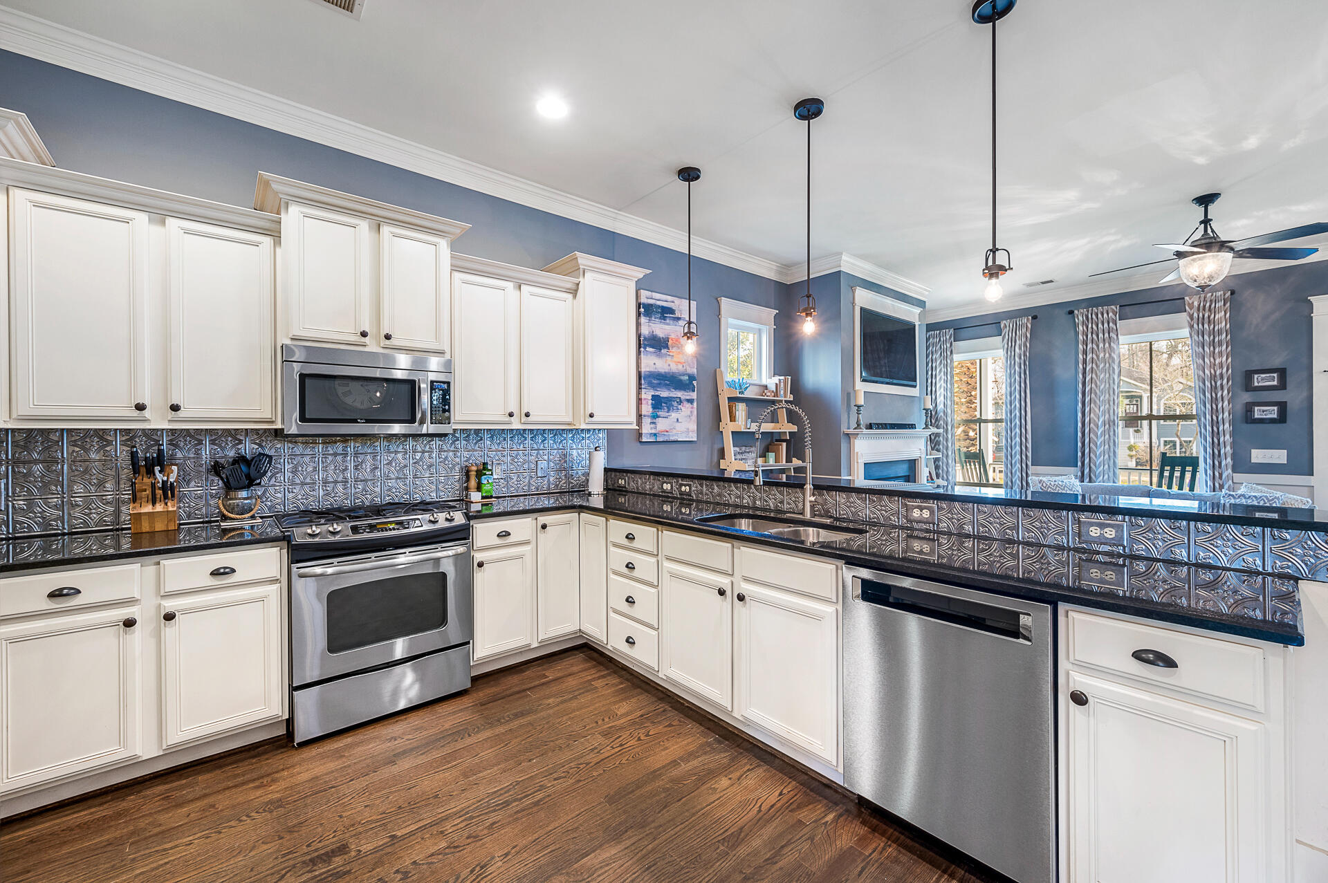 1381 Woodlock Road Mount Pleasant, SC 29464 - Photo 7 of 30 1381Woodlock-07