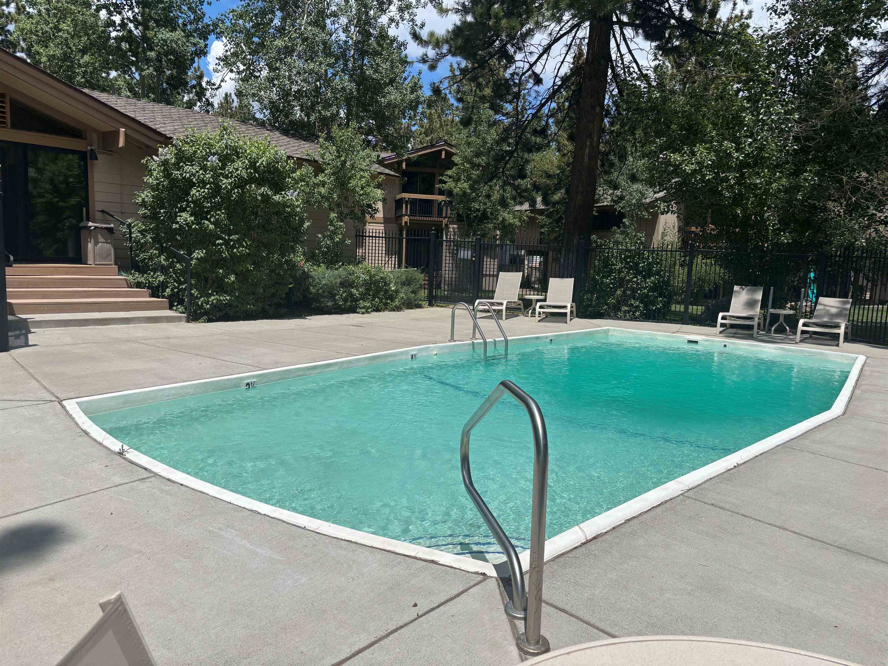 3252 Chateau Road, Unit #2 Mammoth Lakes, CA 93546 - Photo 39 of 52