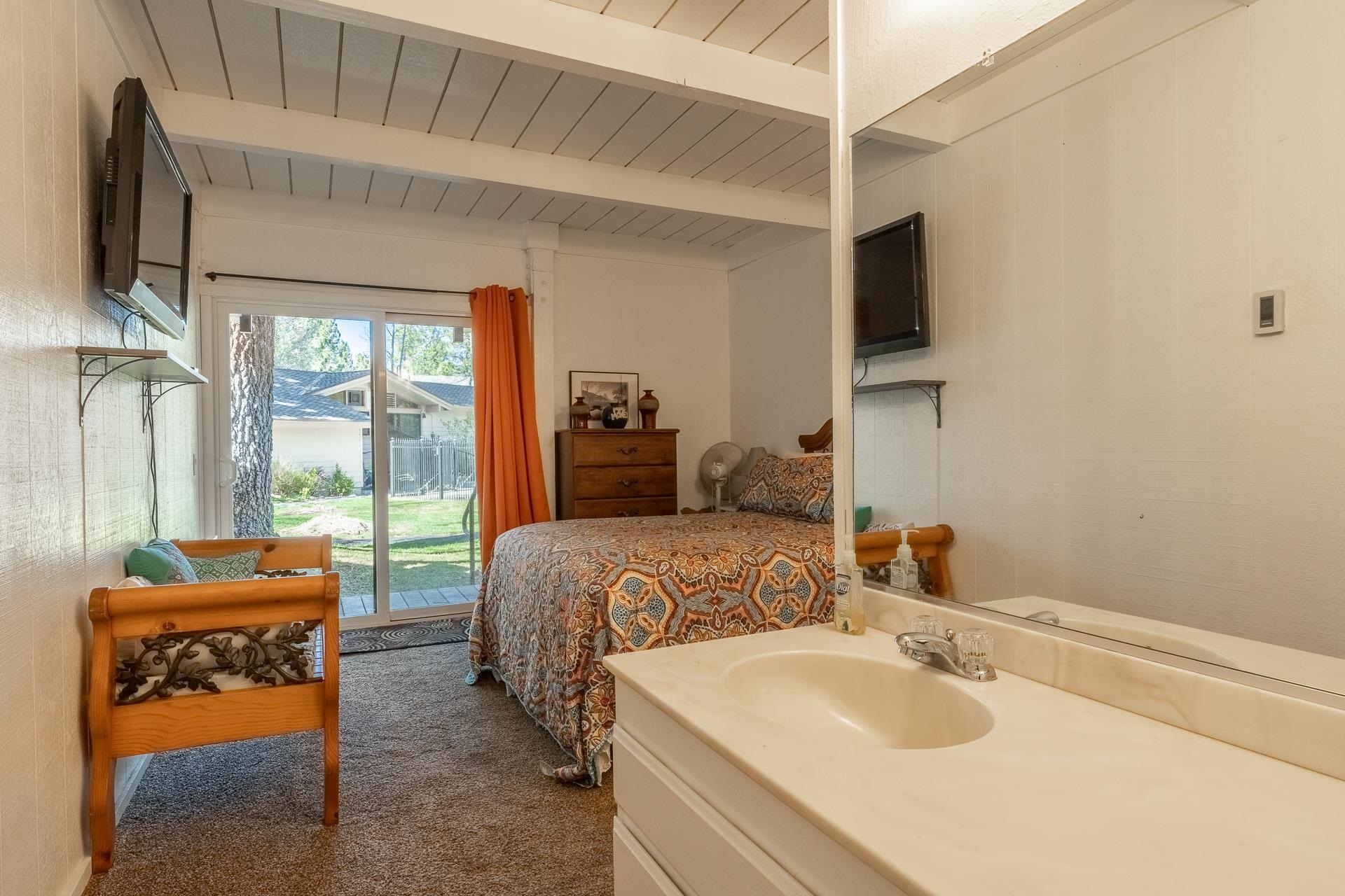 3252 Chateau Road, Unit #2 Mammoth Lakes, CA 93546 - Photo 4 of 52