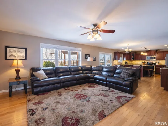 $425,000 | 1415 Kelly Lane, Metamora, IL 61548