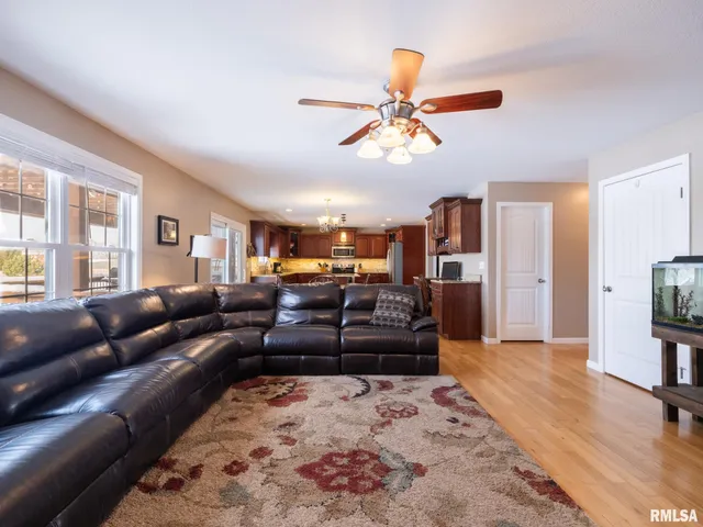 $425,000 | 1415 Kelly Lane, Metamora, IL 61548