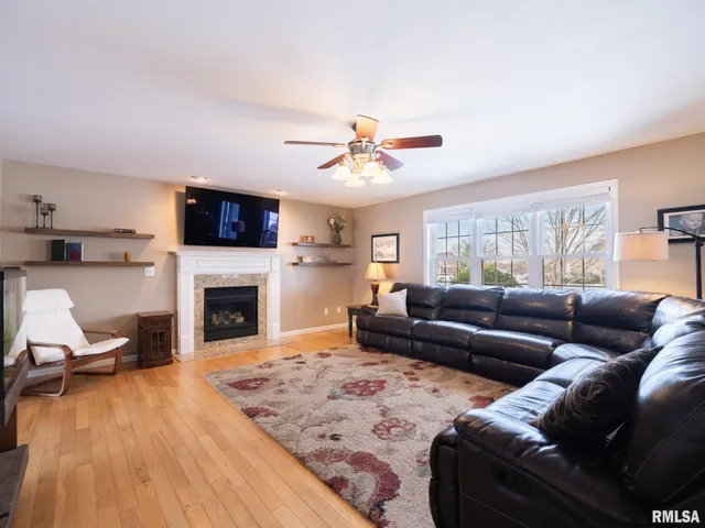 $425,000 | 1415 Kelly Lane, Metamora, IL 61548