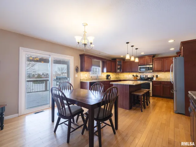 $425,000 | 1415 Kelly Lane, Metamora, IL 61548