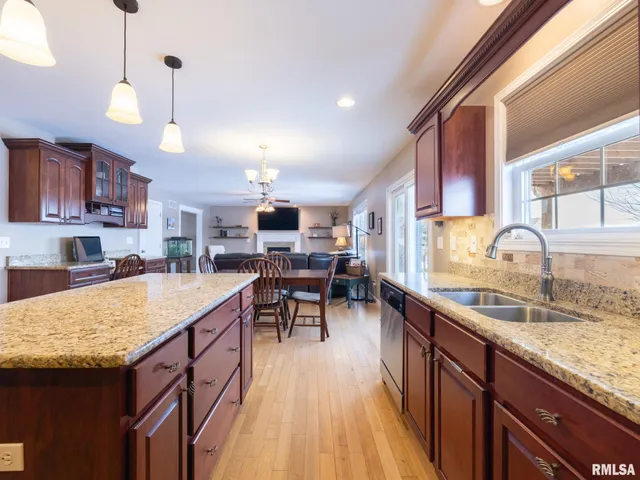 $425,000 | 1415 Kelly Lane, Metamora, IL 61548