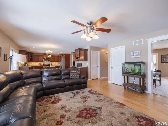 $425,000 | 1415 Kelly Lane, Metamora, IL 61548