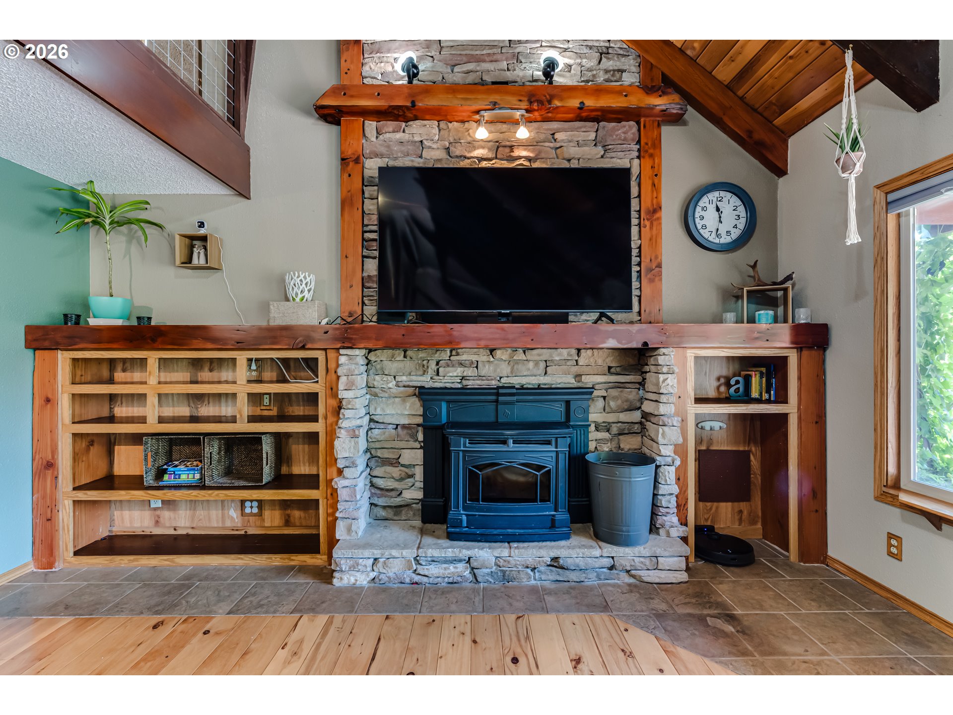 38481 Cartwright Creek Road Marcola, OR 97454 - Photo 18 of 46 Living Room