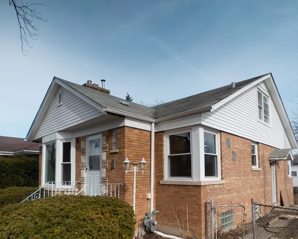 $314,900 | 9451 Lawndale Avenue, Evergreen Park, IL 60805