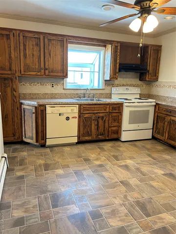 $2,600 | 43 2nd Street, Unit 2, Ronkonkoma, NY 11779