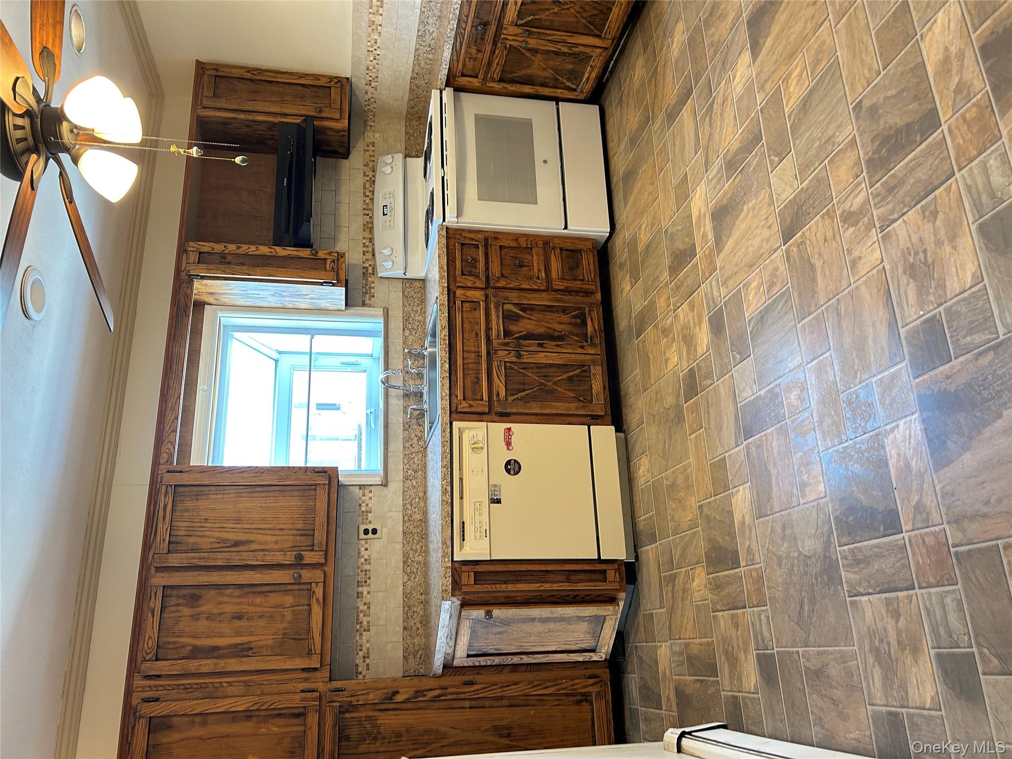 43 2nd Street, Unit 2 Ronkonkoma, NY 11779 - Photo 4 of 10