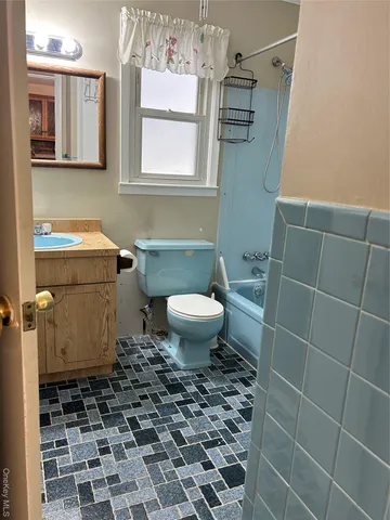 $2,600 | 43 2nd Street, Unit 2, Ronkonkoma, NY 11779