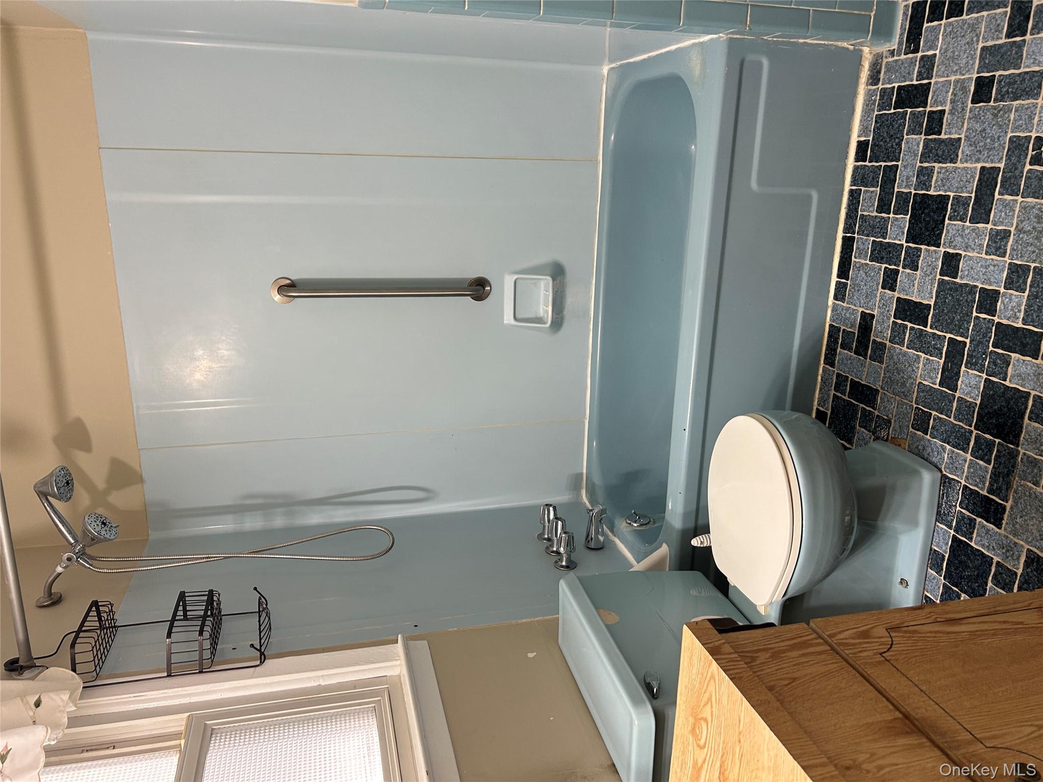 43 2nd Street, Unit 2 Ronkonkoma, NY 11779 - Photo 6 of 10