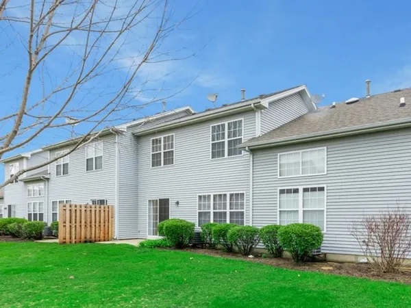 $1,900 | 10089 Thornton Way, Huntley, IL 60142