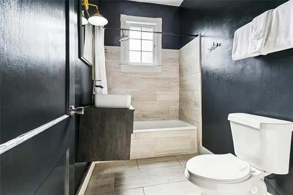 $2,590 | 1638 Clio Street, Unit 203, New Orleans, LA 70130