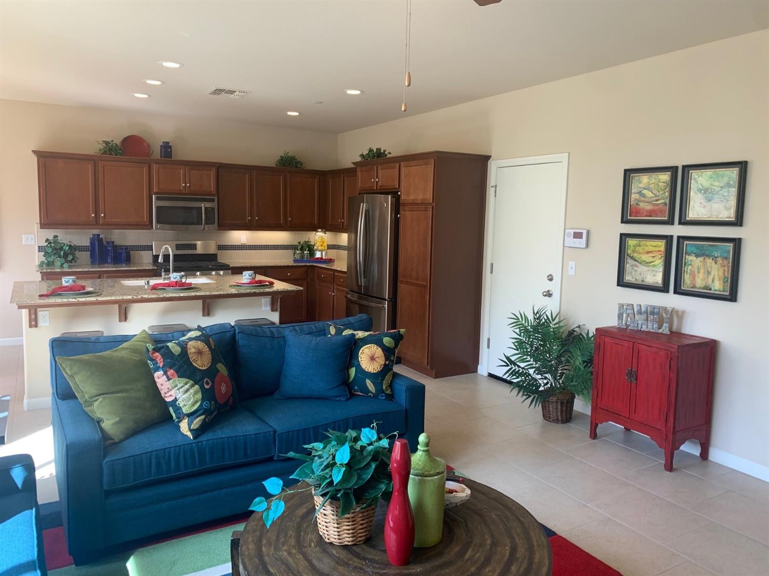 3862 Buckingham Avenue Clovis, CA 93619 - Photo 3 of 26