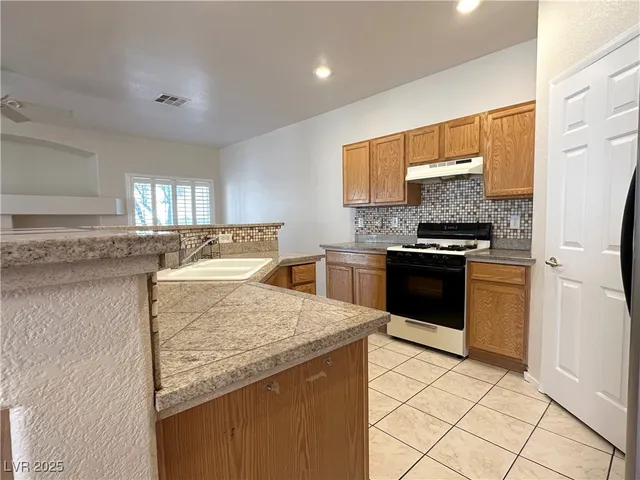 $1,789 | 1591 Buffalo Brubaker Lane, Unit 103, Henderson, NV 89002