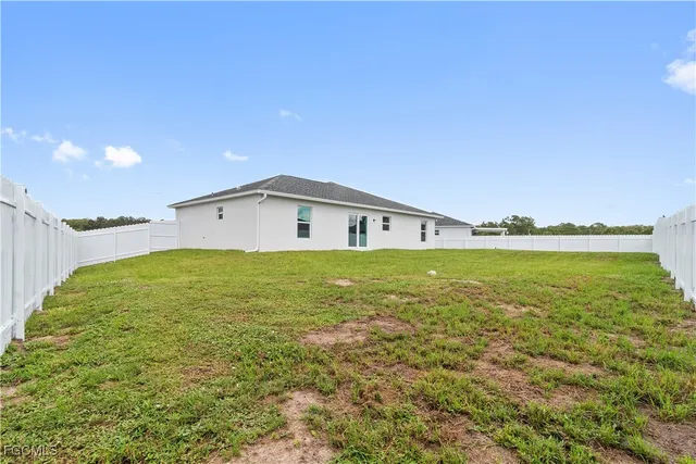 $2,300 | 8022 Melody Circle, LaBelle, FL 33935