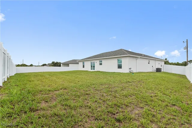 $2,300 | 8022 Melody Circle, LaBelle, FL 33935