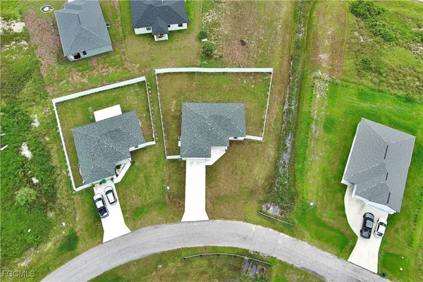 a view of an outdoor space