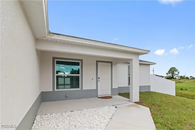 $2,300 | 8022 Melody Circle, LaBelle, FL 33935