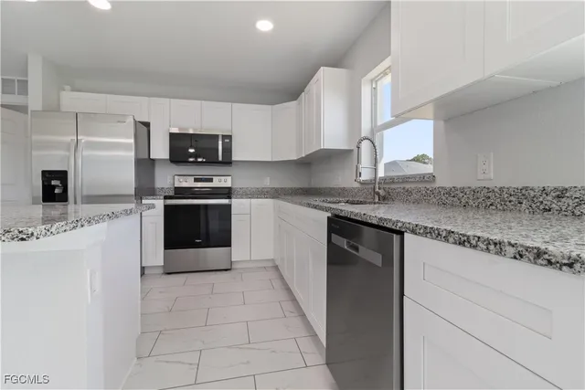 $2,300 | 8022 Melody Circle, LaBelle, FL 33935