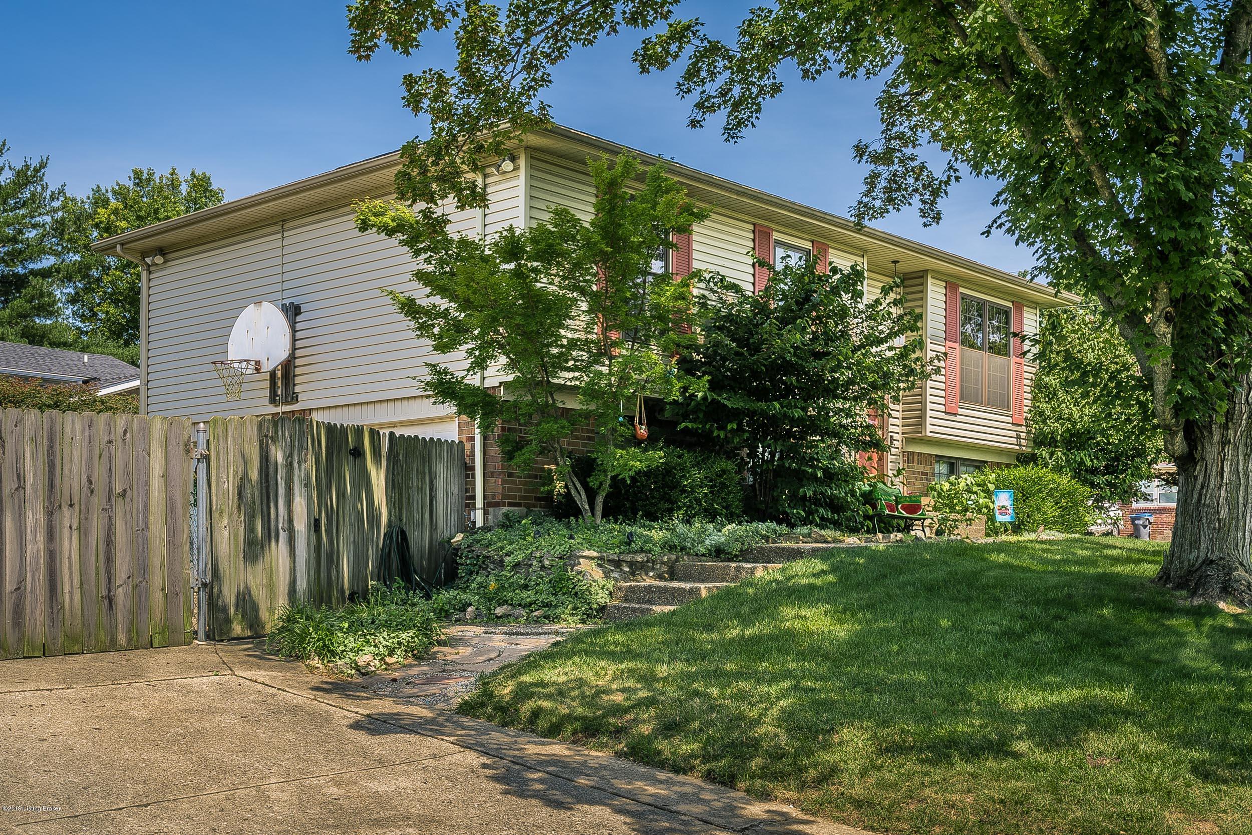 6600 El Rancho Road Louisville, KY 40291 - Photo 3 of 40 6600 El Rancho Rd-02