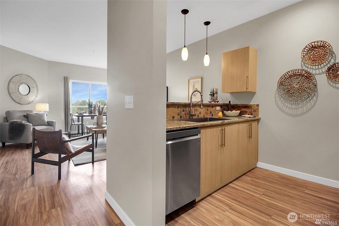 424 North 85th Street, Unit 406 Seattle, WA 98103 - Photo 7 of 34