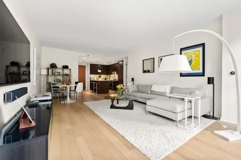 $925,000 | 580 Washington Street, Unit 611, Boston, MA 02111