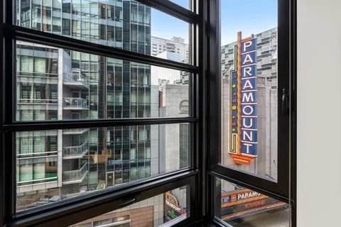 $925,000 | 580 Washington Street, Unit 611, Boston, MA 02111