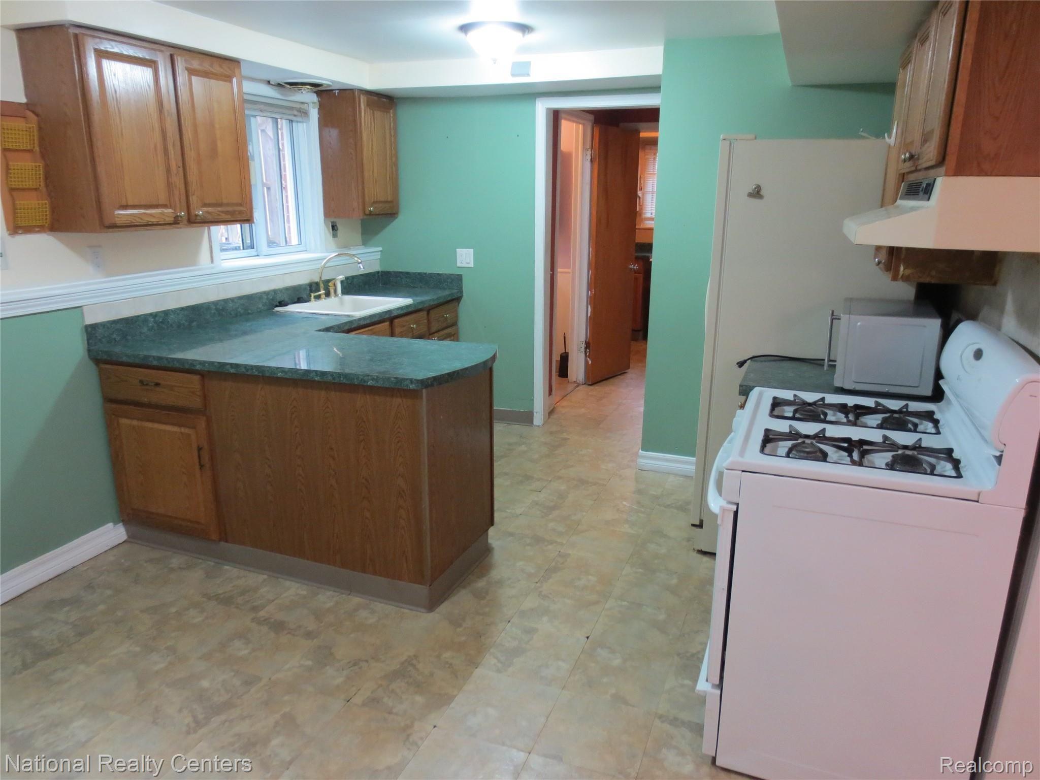 16482 West Eleven Mile Road Southfield, MI 48076 - Photo 6 of 20 IMG_1238.JPG