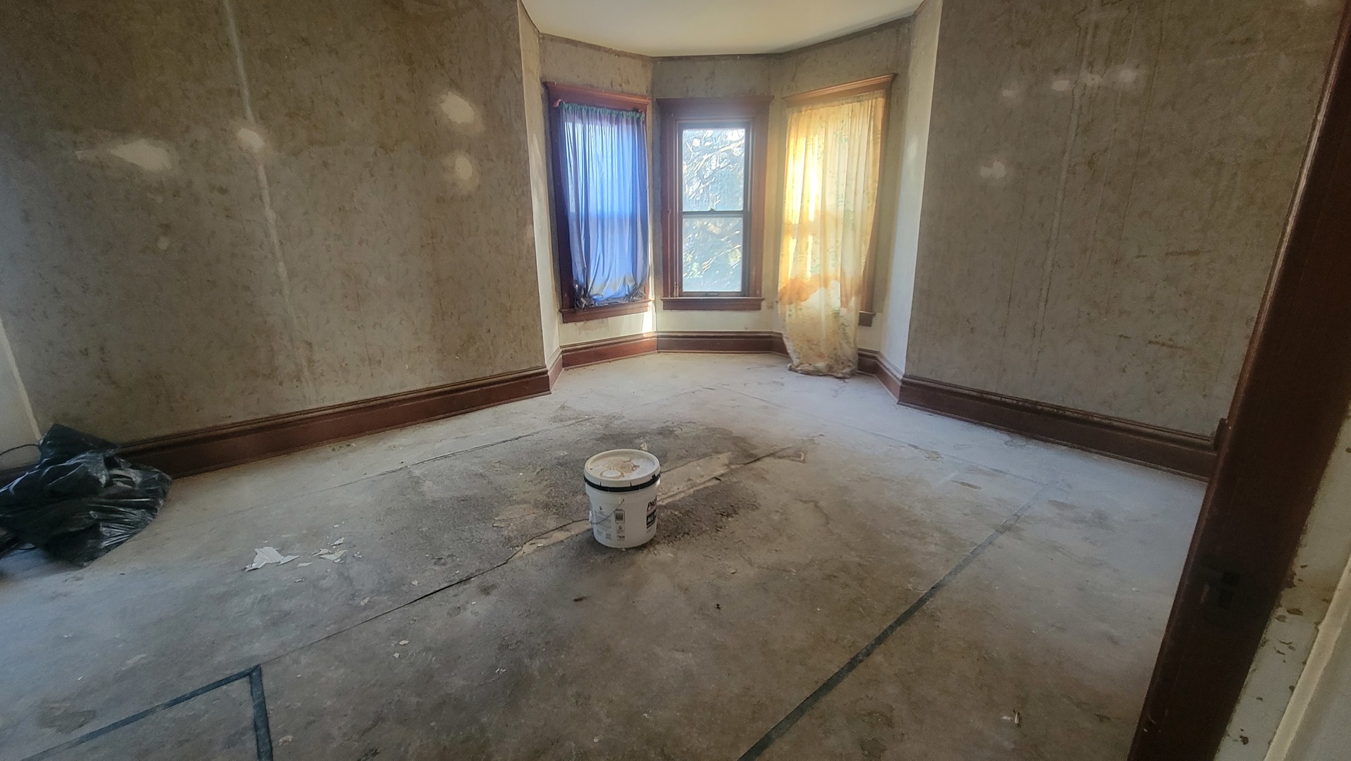 505 Paddock Avenue Ashton, IL 61006 - Photo 27 of 31 a view of empty room with windows