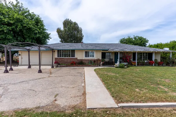 $2,500,000 | 1389 South Highland Avenue, Sanger, CA 93657