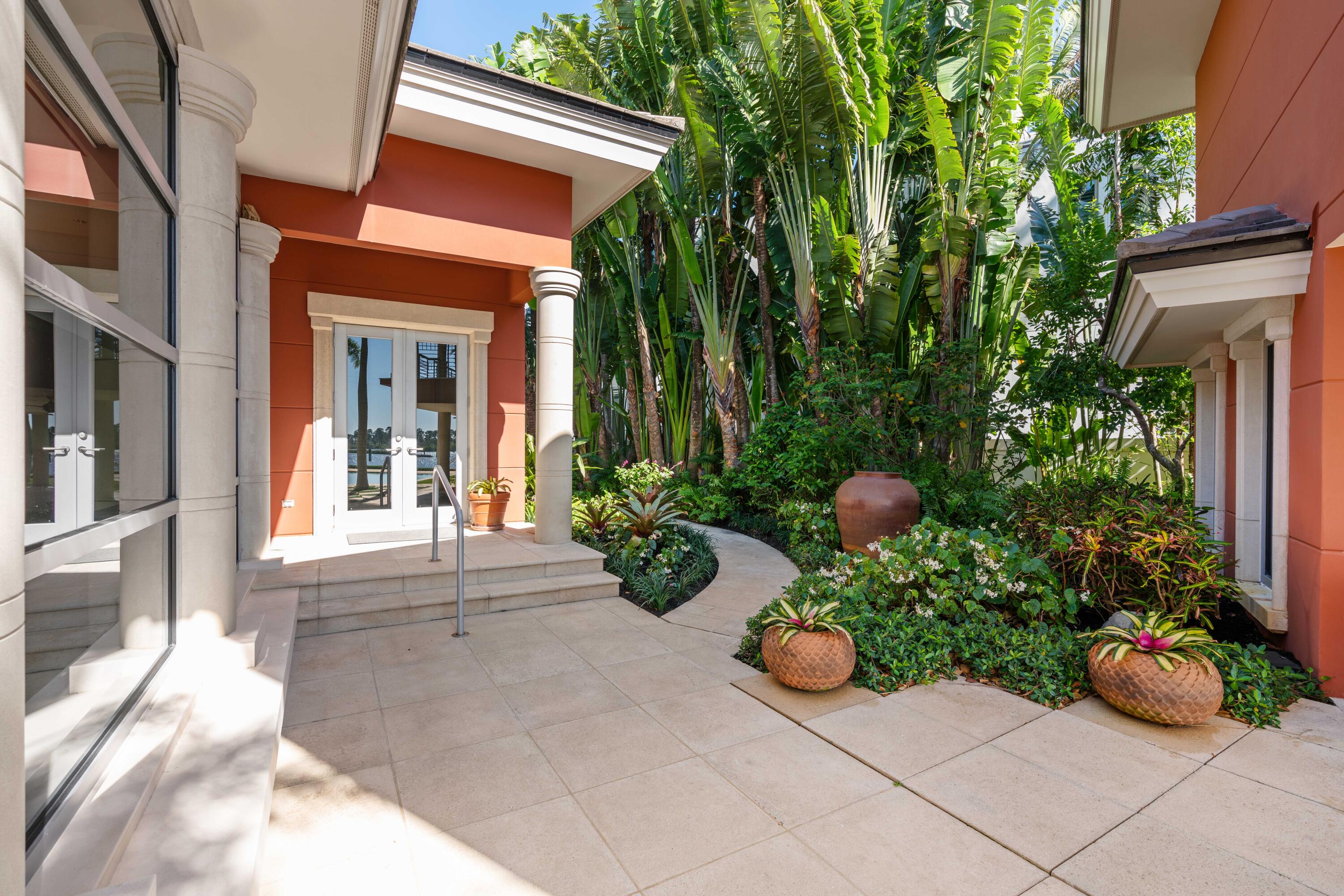 380 Regatta Drive Jupiter, FL 33477 - Photo 19 of 23 Courtyard