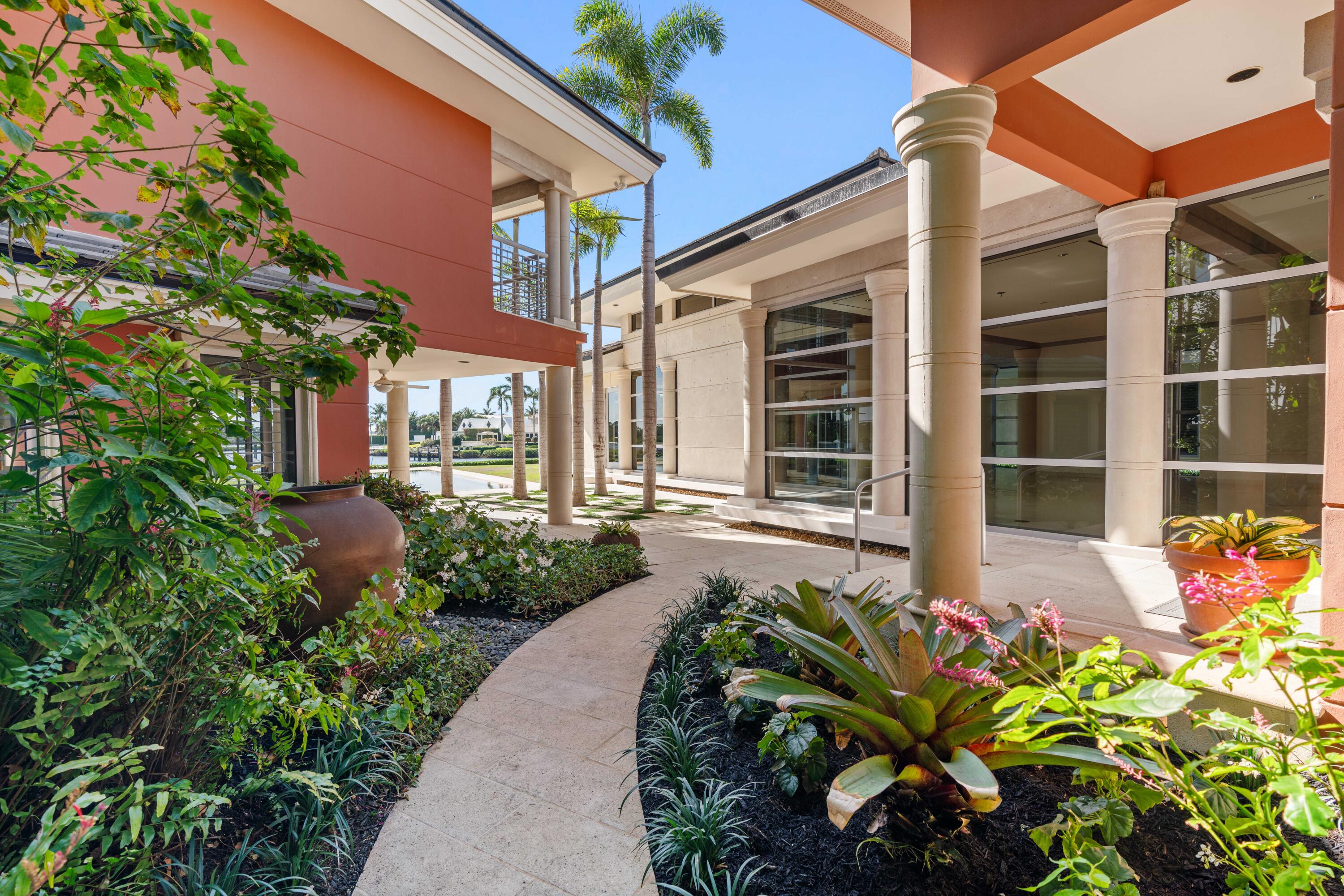 380 Regatta Drive Jupiter, FL 33477 - Photo 20 of 23 Courtyard