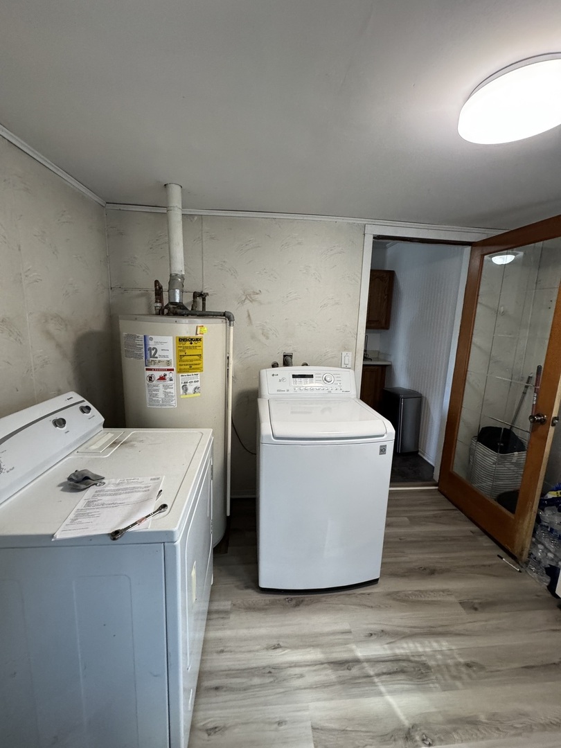 14602 Kenton Avenue Midlothian, IL 60445 - Photo 7 of 10 a utility room with washer and dryer