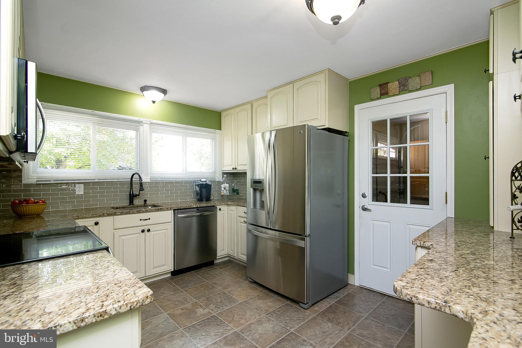 21 Hydrangea Road Levittown, PA 19056 - Photo 2 of 47 Gallery Image 2